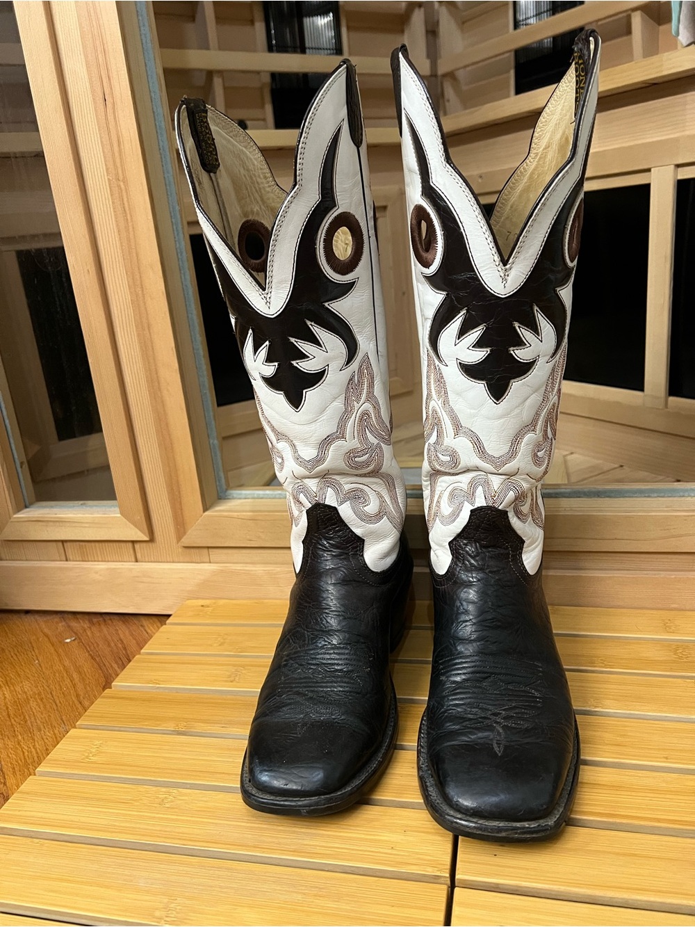 Men’s 8.5 D Hondo square toe dark brown and White Cowboy Boots